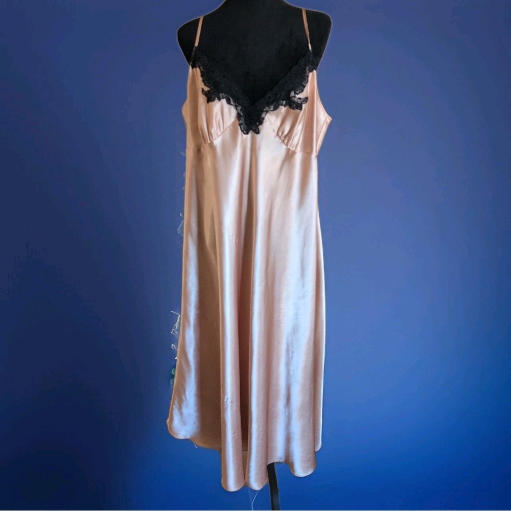 Avenue Nightgown Women's Sz 18/20 V-Neck Long Gold Gown Spaghetti Straps